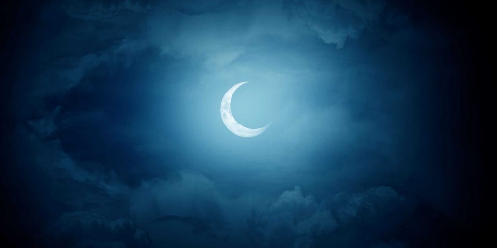 Calendário de maio de 2026 exibindo as fases da Lua, com a Lua Crescente em destaque no dia 30.