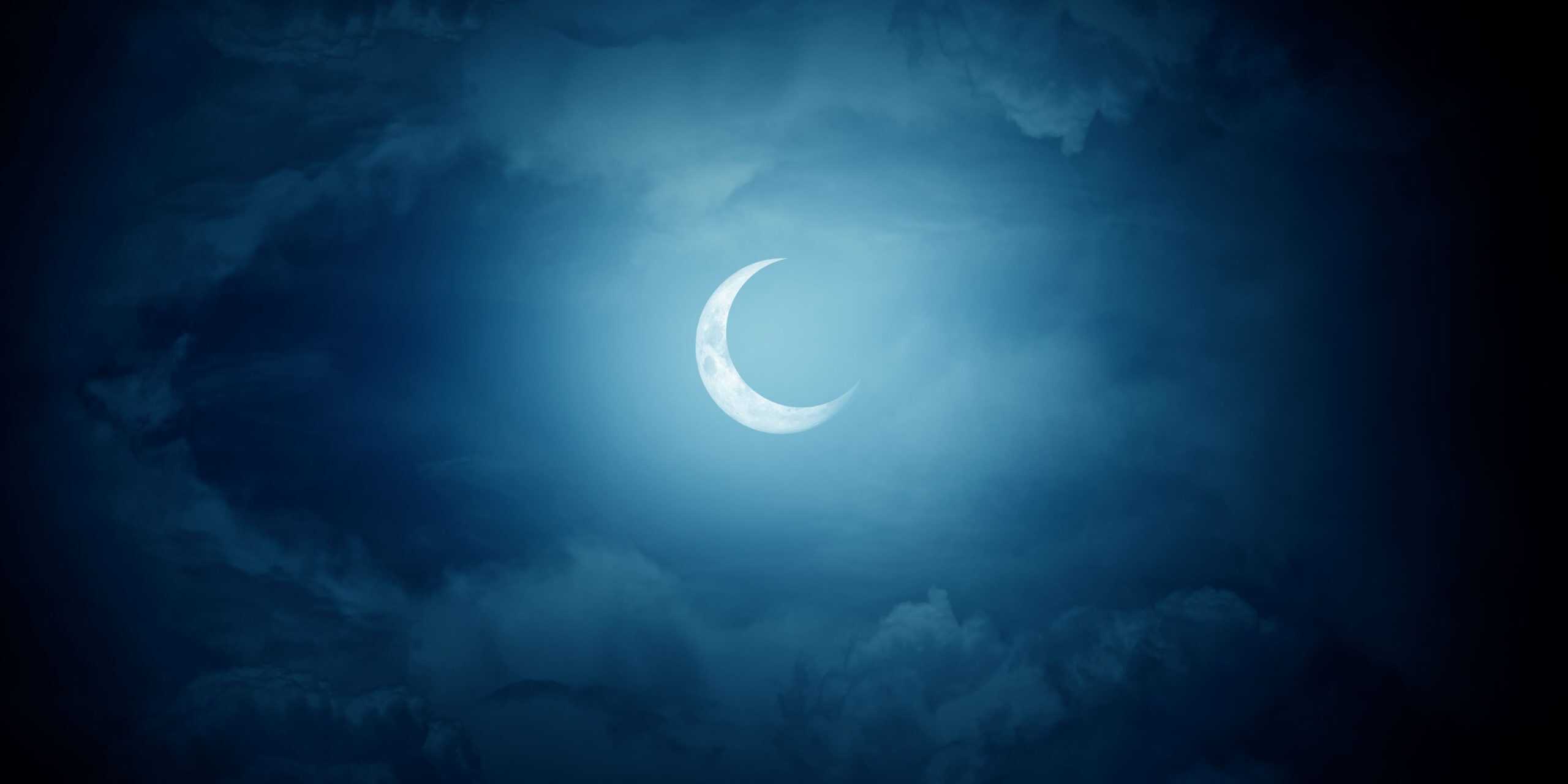 Calendário de maio de 2026 exibindo as fases da Lua, com a Lua Crescente em destaque no dia 30.