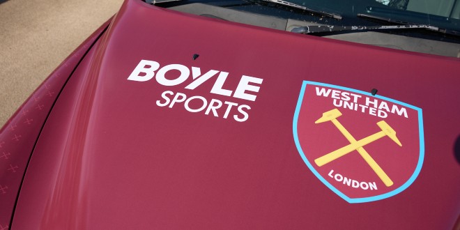 Logotipo da BoyleSports na camisa de jogo do West Ham United