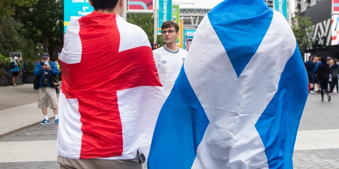Gráfico mostrando baixa confiança dos apostadores britânicos na Inglaterra para a Copa do Mundo, contrastando com o alto patriotismo dos apostadores portugueses.