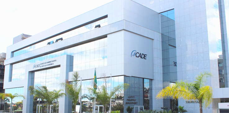 Fachada do edifício do Cade com a logomarca da Caixa Econômica Federal ao lado, simbolizando a investigação sobre loterias.