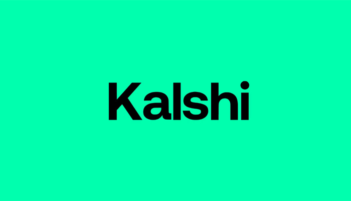 Uma pessoa preenchendo um formulário online com campos para informações de emprego, representando a nova política da Kalshi.