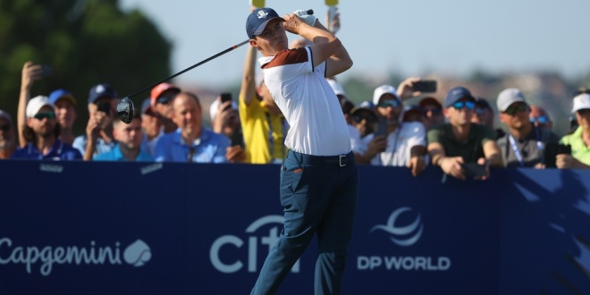 Golfista Matt Fitzpatrick falando em coletiva de imprensa sobre abusos de apostadores.