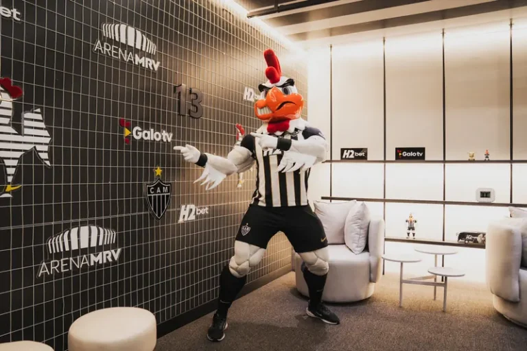 Léo Silva e Victor Bagy participam do Galocast H2bet ao lado de torcedores do Atlético Mineiro em evento pelos 13 anos do título da Libertadores 2013