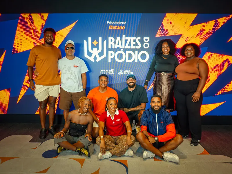 Atletas negros medalhistas participantes do Afroesporte Fund 4 em cena promocional da websérie Raízes do Pódio, patrocinada pela Betano
