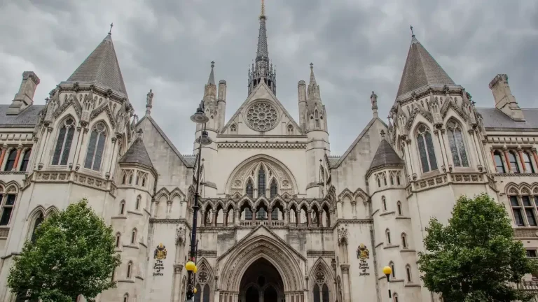 Fachada do Southwark Crown Court em Londres, onde ocorreu a sentença do caso de apostas eleitorais